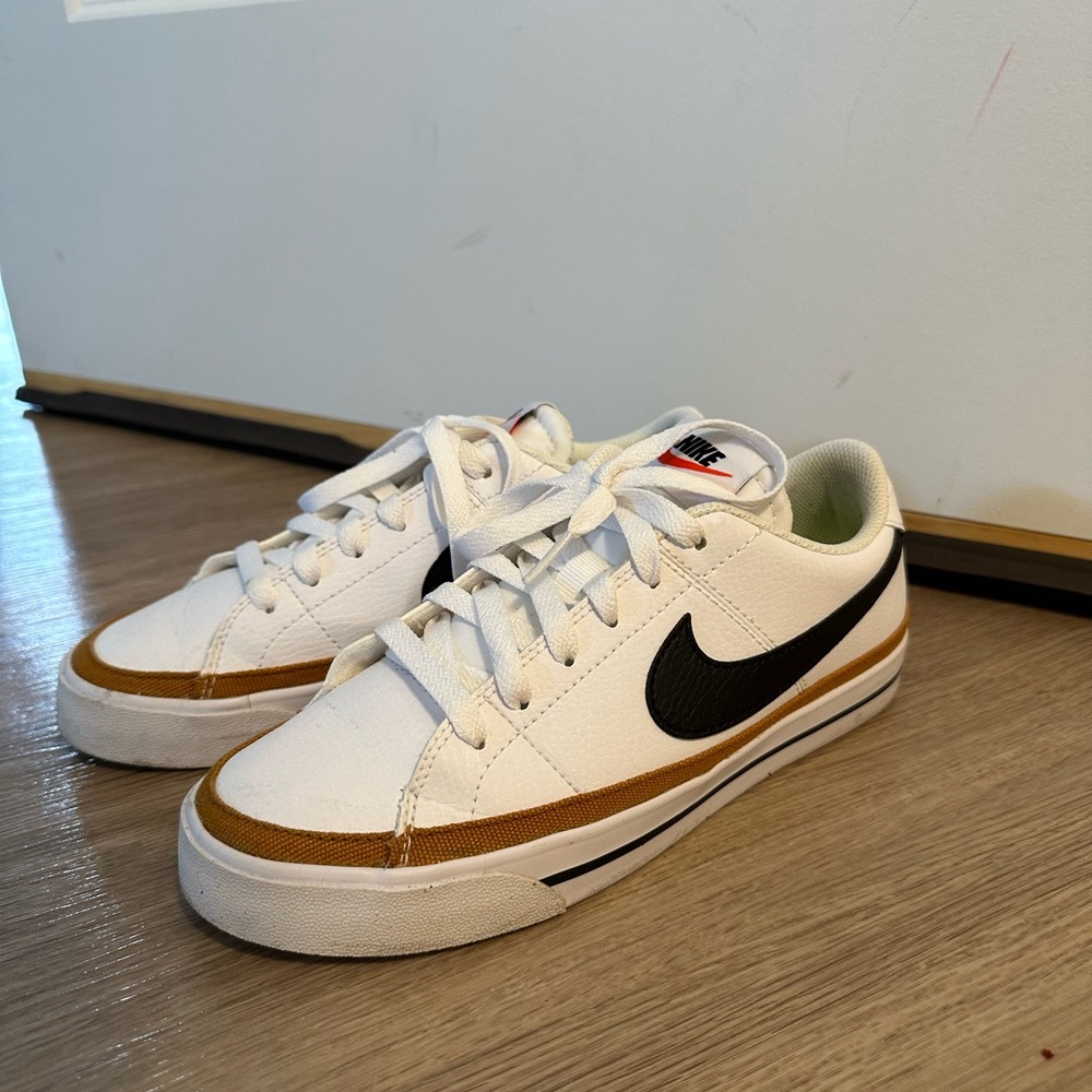 Nike Court Legacy